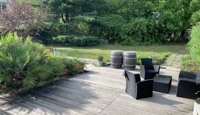 Maison Chaleureuse Dans un Écrin de Verdure