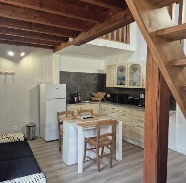 Maison chaleureuse et calme avec parking à Pouzauges