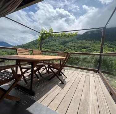 Maison chaleureuse à Saint-Aventin avec jardin et vue montagne