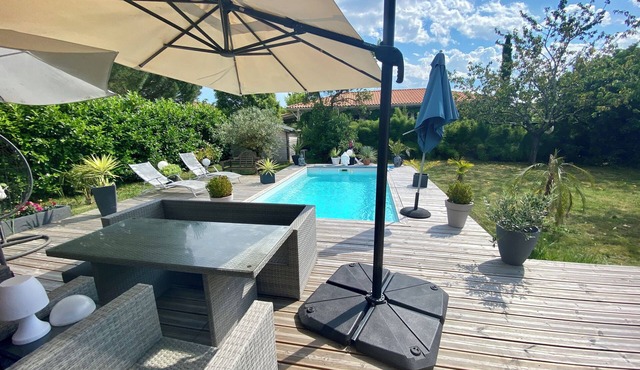 Maison Chaleureuse Avec Piscine Proche de Bordeaux