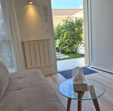 Maison chaleureuse jacuzzi, climatisation et parking payants