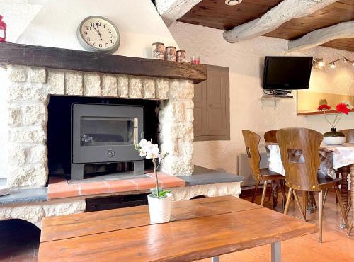 Maison charmante à La Roche-sur-le-Buis avec piscine partagée