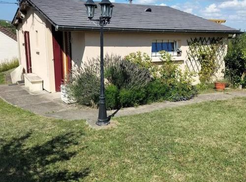 Maison charmante à Saint-Satur avec jardin et terrasse