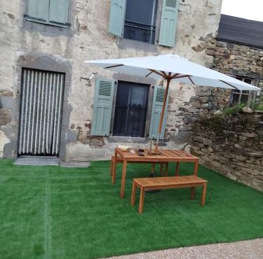 Maison charmante à Alleuze – 90 m² avec terrasse
