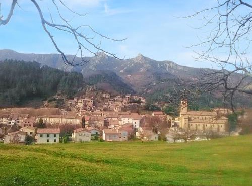 Maison charmante à Jaujac avec terrasse et plancha