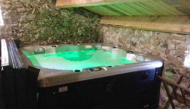 Maison charmante à Lanarce avec vue sur la montagne, jacuzzi.