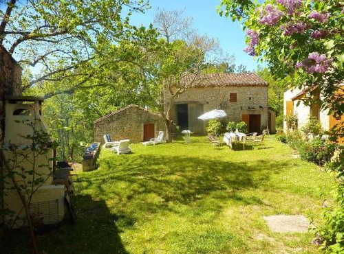 Maison charmante à Les Junies avec vue sur jardin