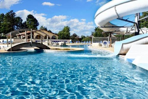 Maison charmante à Salavas avec piscine et jardin