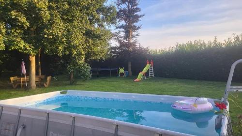 Maison charmante avec piscine à Mécringes, 100 m²