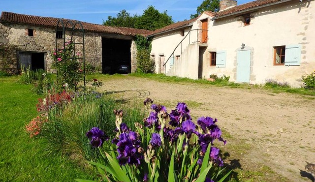 Maison charmante près de Nueil-les-Aubiers avec jardin