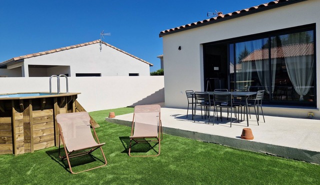 Maison Climatisée Avec Piscine, à 400 m du Canal du Midi. Mer à 30 Minutes