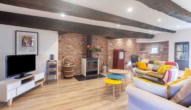Maison Clos Fleuri - Four Bedroom House, Sleeps 7