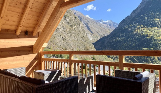 Maison Cluaran Venosc. Historic Chalet with uninterrupted mountain views,
