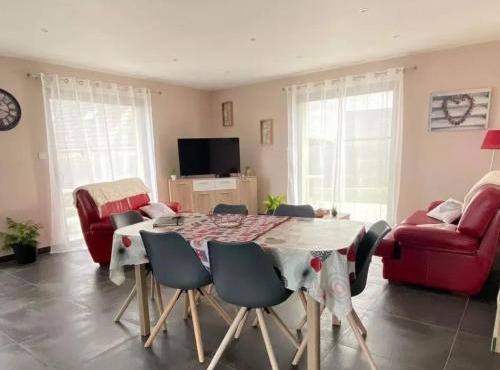 Maison confortable à Coltines 80 m² avec jardin spacieux