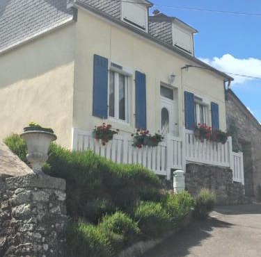 Maison confortable à Châteaulin avec jardin et terrasse.