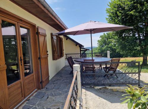 Maison cosy et nature avec vue sur le lac de Neuvic