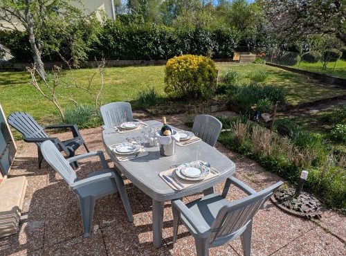 Maison Cosy au calme avec jardin, terrasse ensoleillée & parking - aux portes de Besançon