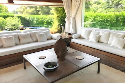 Maison d'exception à Arbonne, piscine privée saisonnière.