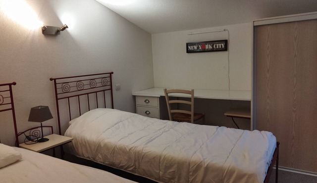 Maison Dans Parc Arboré, Avec Piscine