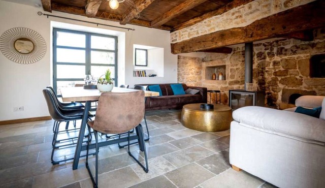 Maison de Charme au Coeur D'un Petit Village Gaillard-proche Lac du Causse