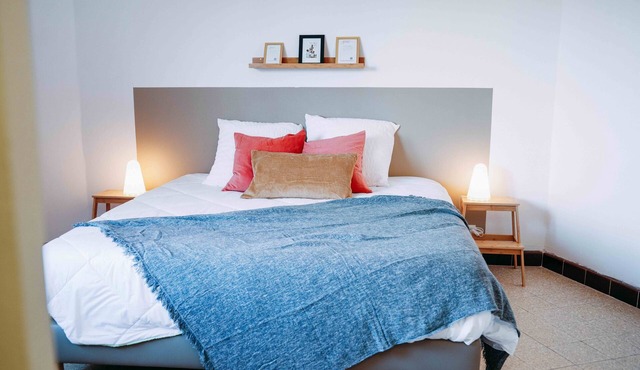 Maison de Village Proche de la Rivière