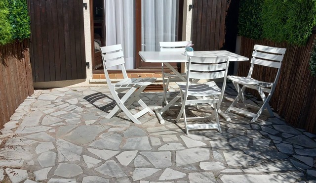 Maison Dans Ancien Village Vacances. Animaux Bienvenus !