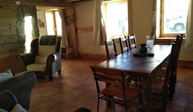 Maison de Campagne Rustique et Confortable - La Nature Dans le Parc du Haut Jura