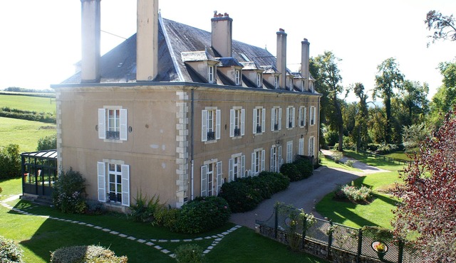 Maison d'Hôtes de Charme -PDJ offered - 20 to 26 people - possible up to 34