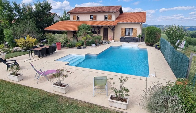 Maison d'Hérré ⭐Independent accommodation in main residence with swimming pool
