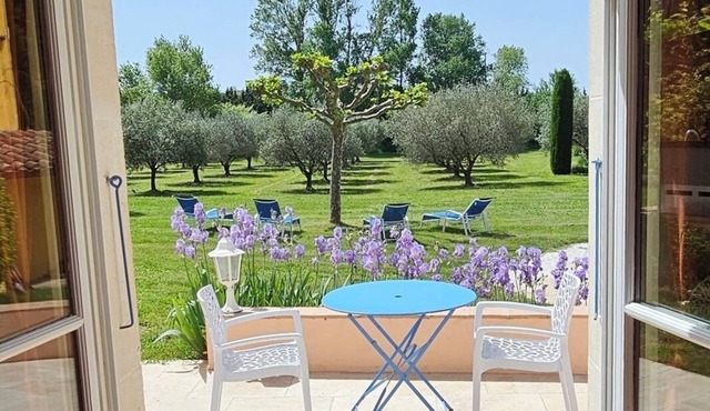 Maison d'hôtes La Ramade, 5 chambres et table d'hôtes en Provence (12 pers)