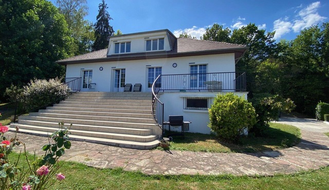 Maison Dans les Bois Avec Piscine et vue Montagnes