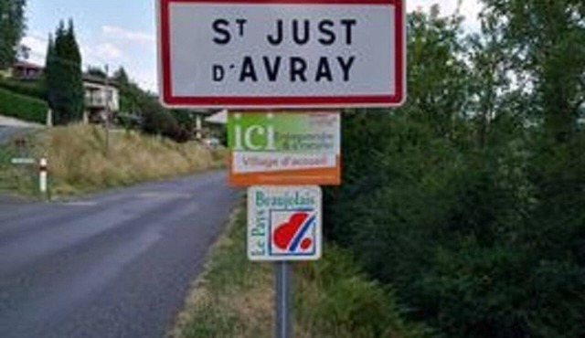 Maison Dans Village du Beaujolais de 800 Âmes