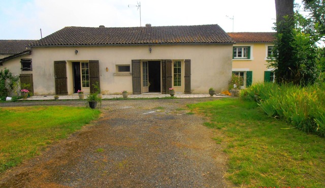 Maison Dans Petit Village Tranquille Pres DES Chateaux