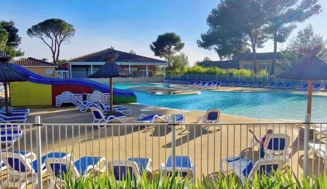 Maison Dans Résidence Touristique. Vacances Assuré. Piscine et Restaurant