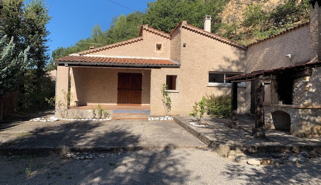 Maison Dans un Cadre Privilégié et Calme à Estoublon