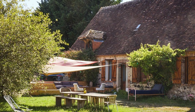 Maison Dans un Domaine Avec Étang