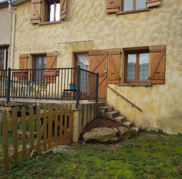 Maison dans un village calme