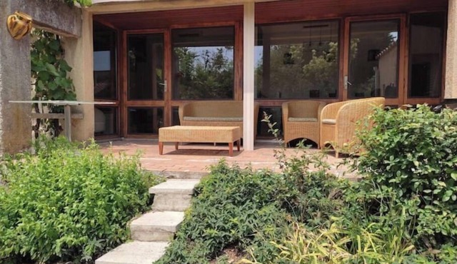 Maison Dans un Quartier Résidentiel Calme