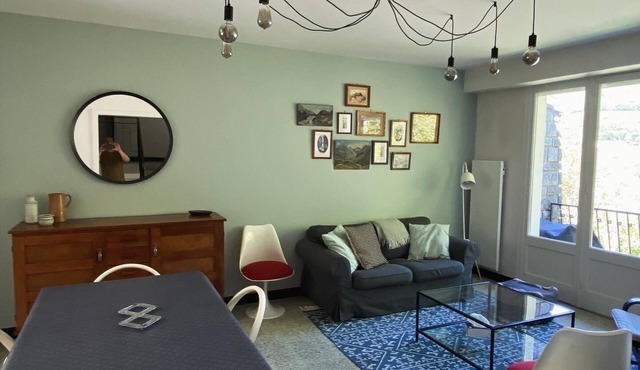 Maison Dans un Village Pyrénéen