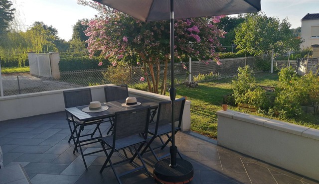 Maison Dans Village au Calme au Cœur du Périgord Pourpre