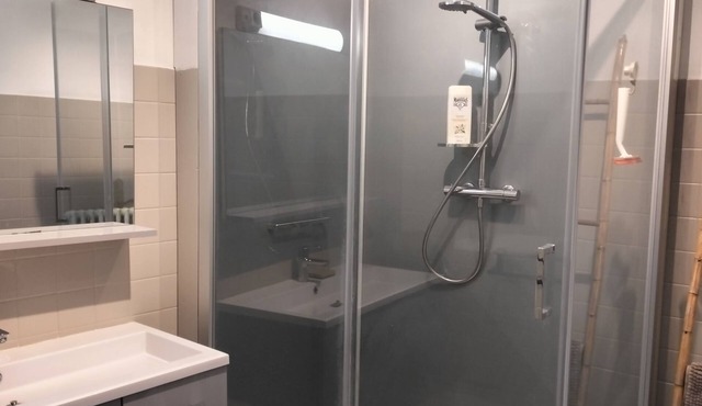 Maison Dans Village Calme