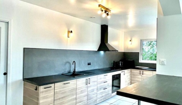 Maison de 4 Chambres Avec 3 Salles de Bain Avec TV Dans Toutes les Chambres