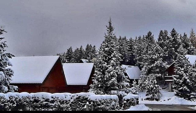 Maison de bois finlandaise au pied des pistes