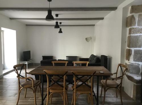 Maison de bourg avec cour privée