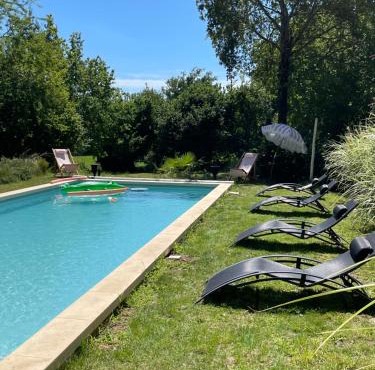 Maison de bourg Charras, 11 personnes, piscine