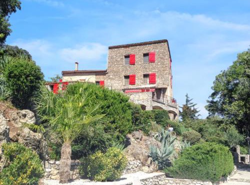 Maison de charme avec piscine partagée à Saint-Julien-de-la-Nef