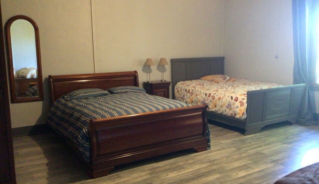 Maison de Caractère, Ferme Rénovée Avec un Grand Terrain Ombragé