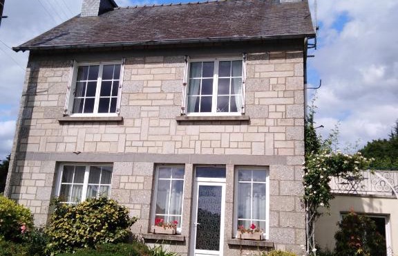 maison de campagne en bordure de forêt