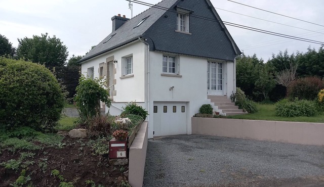 Maison de Campagne Près D'un Bourg!