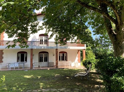 maison de campagne avec grand lac et park arboré